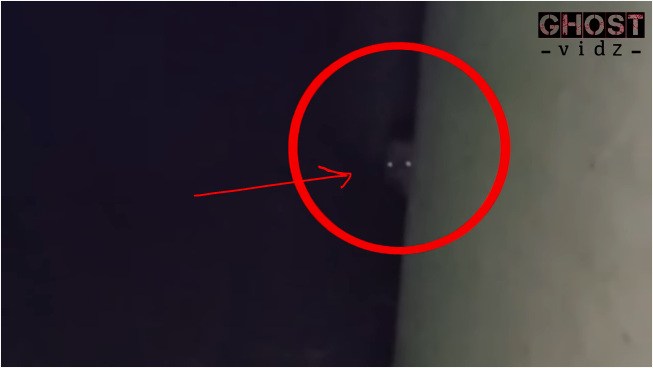 A face of an apparition appears peeking across the corner while the investigator is exploring.