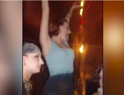 TikTok, Elizabeth Watson is sharing pictures taken during a trip where her friend send to her a picture of what appears to be an apparition in the background.