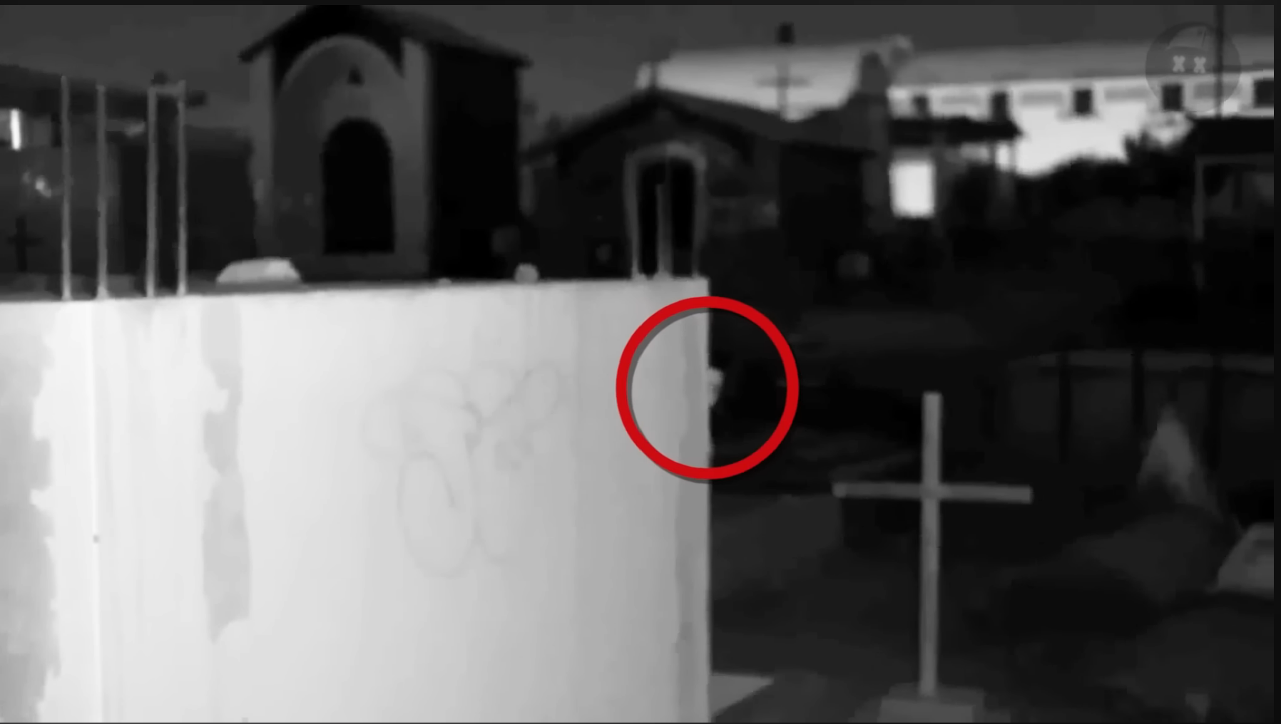 FrankoTV captures what appears to be an apparition of little kids, peaking around the corner